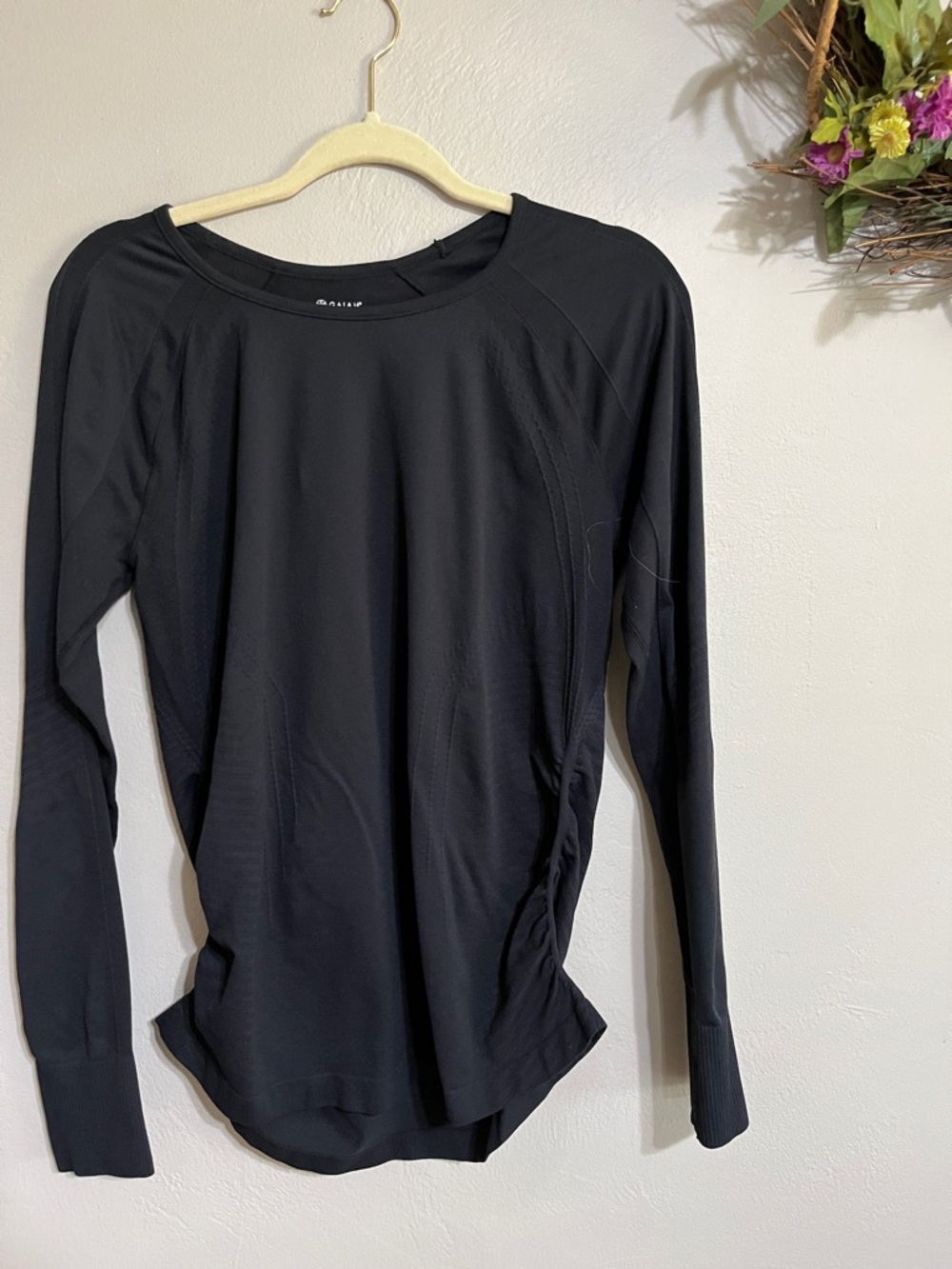 💐GAIAM Black Long-Sleeve Athletic Top